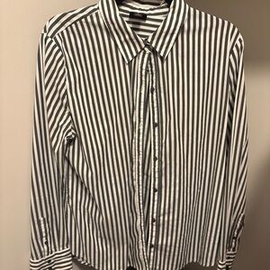 Worthington Black and White Casual Button Down Shirt